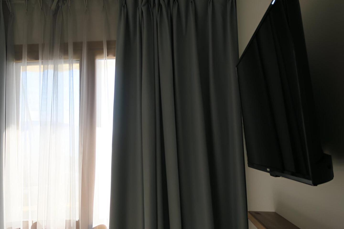 Doko Hotel Radhimë エクステリア 写真