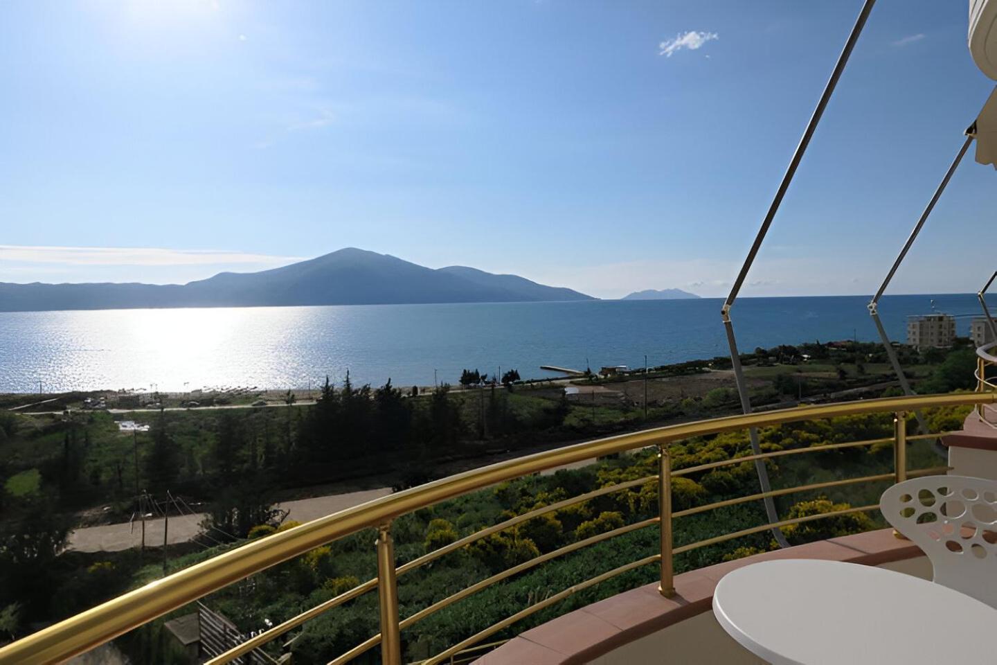 Doko Hotel Radhimë エクステリア 写真
